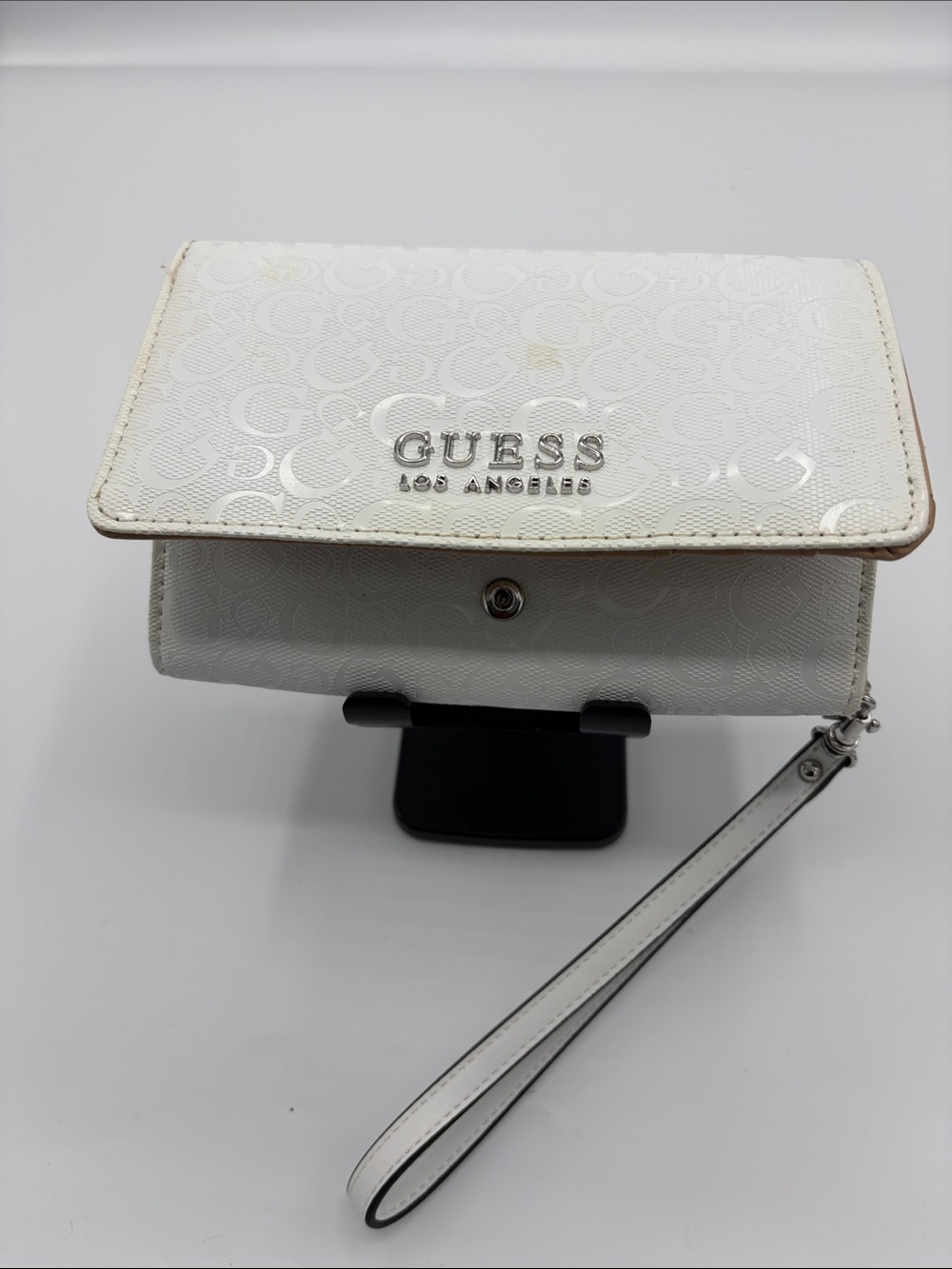✨Guess✨White Logo Wristlet Wallet with Strap